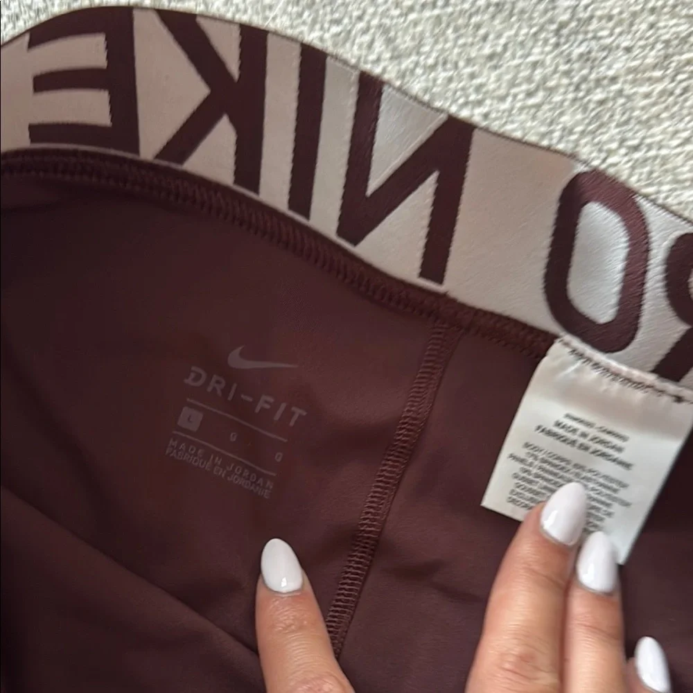 Nike Pro Maroon Leggings - Picture 2 of 3